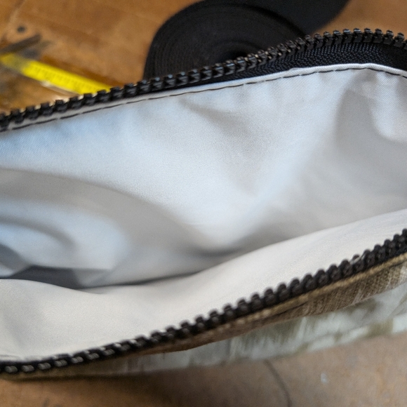 Vintage Style Handmade Makeup bag - Picture 3 of 3